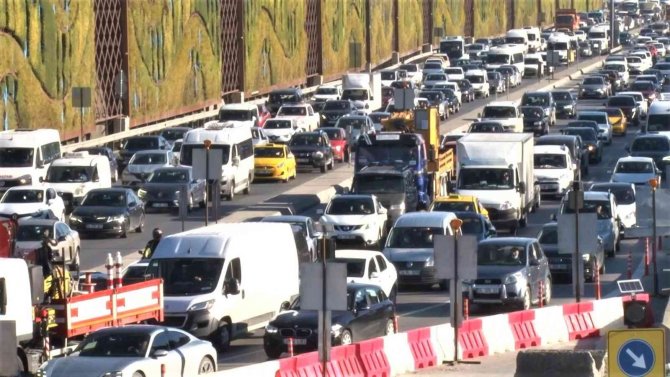 Maltepe’de Bitmeyen Yol Çalışması Trafik Çilesini İkiye Katladı