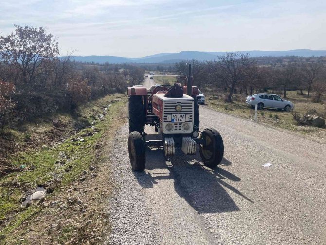 Traktörle Çarpışan Motosikletin Sürücüsü Ağır Yaralandı