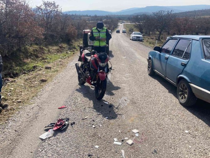 Traktörle Çarpışan Motosikletin Sürücüsü Ağır Yaralandı