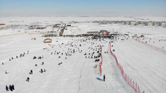 Muş’ta 3. Kar Festivali’nde Renkli Görüntüler