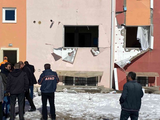 Niğde’de 4 Katlı Binada Patlama: 2 Yaralı