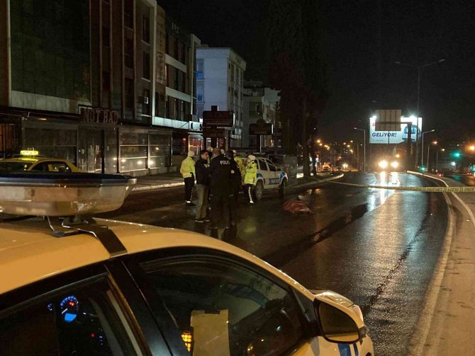 Yolun Karşısına Geçerken Otomobilin Çarptığı Adam Hayatını Kaybetti
