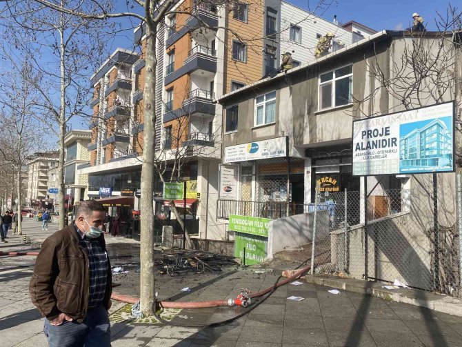 Sancaktepe’de İki Katlı Binada Yangın Paniği