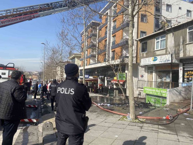 Sancaktepe’de İki Katlı Binada Yangın Paniği