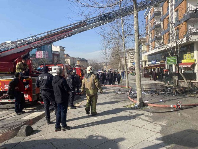 Sancaktepe’de İki Katlı Binada Yangın Paniği
