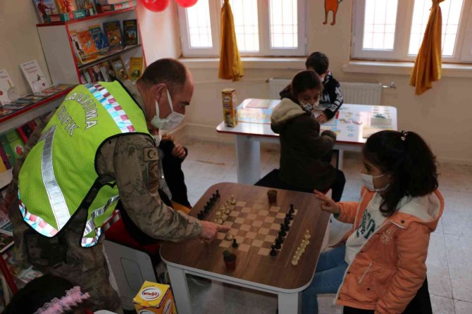 Şırnak’ta Jandarmadan Eğitime Destek