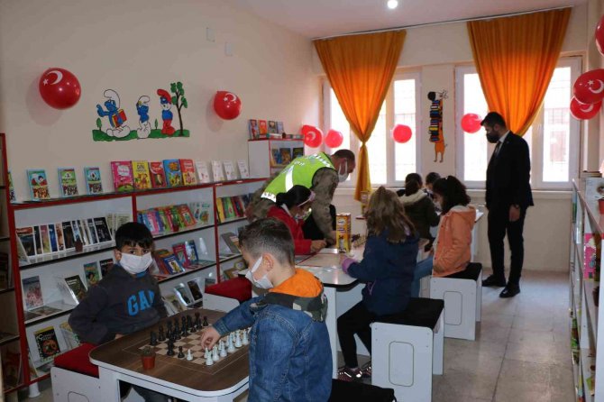 Şırnak’ta Jandarmadan Eğitime Destek