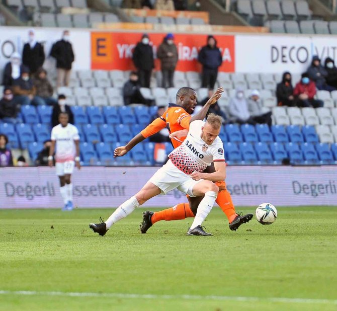 Spor Toto Süper Lig: Başakşehir: 1 - Gaziantep Fk: 0 (İ̇lk Yarı)