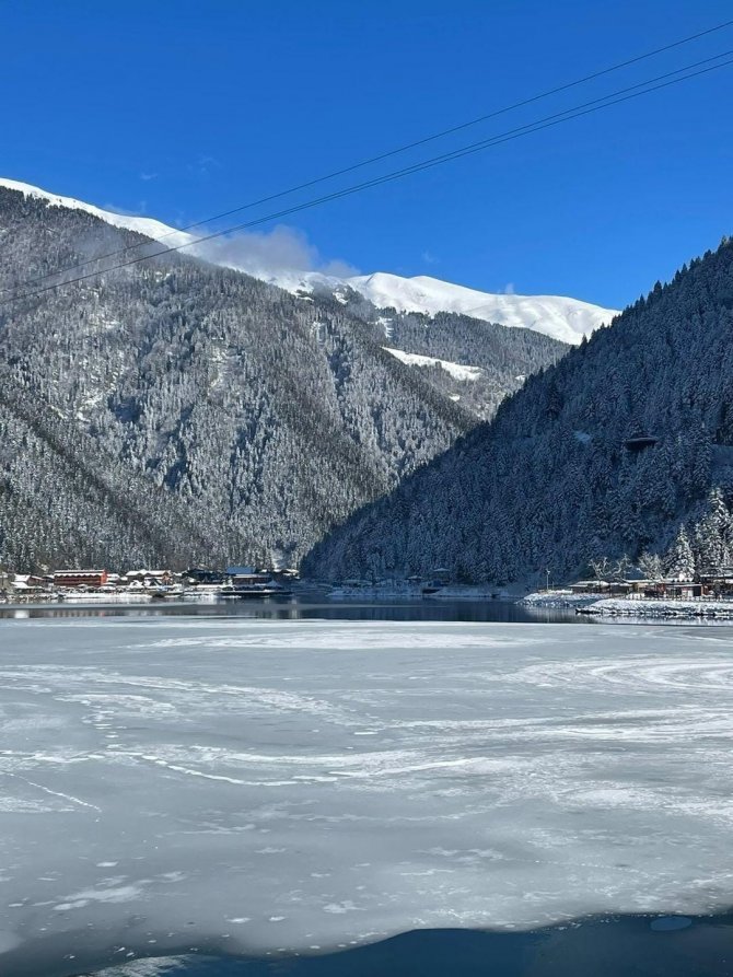 Güneşli Bir Günde Uzungöl’den Kar Manzaraları