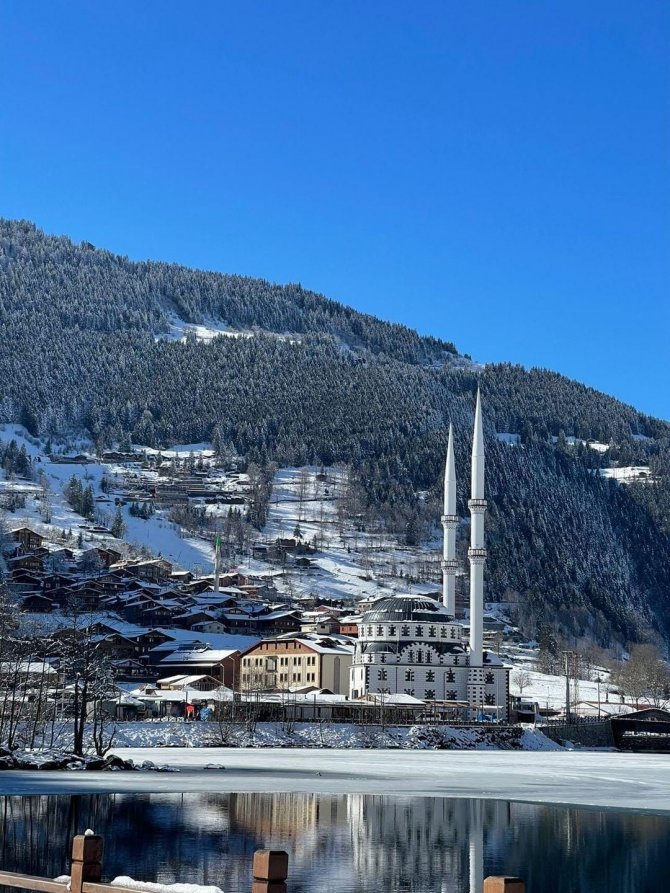 Güneşli Bir Günde Uzungöl’den Kar Manzaraları