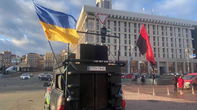 Ukrayna’da Halk, Rusya Tehdidine Karşı Sokağa Döküldü