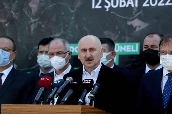 Bakan Karaismailoğlu: "Biz Heykellerle Değil, Ekonomiye Can Verecek Projelerle Yatırım Yapıyoruz"