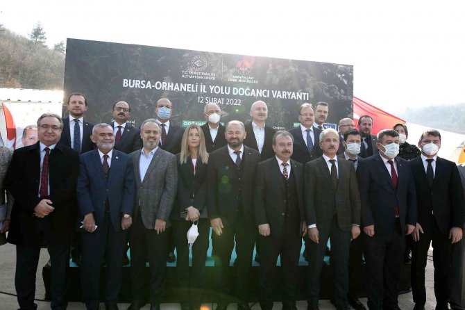 Bakan Karaismailoğlu: "Biz Heykellerle Değil, Ekonomiye Can Verecek Projelerle Yatırım Yapıyoruz"