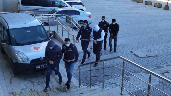 Sahte Parayla Alışveriş Yapan 2 Kişi Tutuklandı