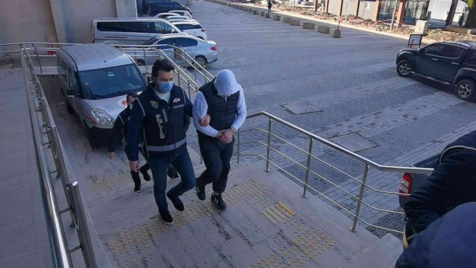 Sahte Parayla Alışveriş Yaparken Yakalandılar