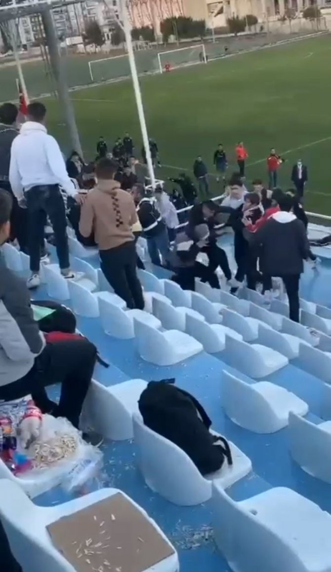 Amatör Maçta Tribünde Kavga