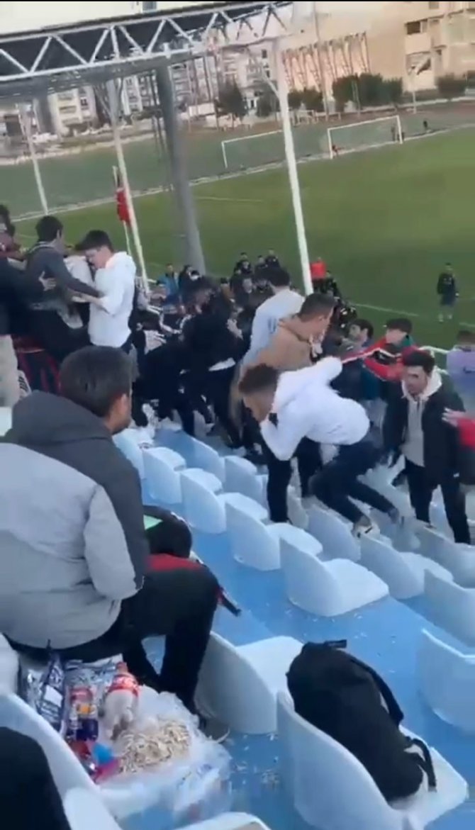 Amatör Maçta Tribünde Kavga