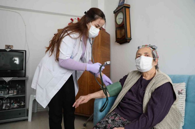 Antalya’da 1 Yılda 5 Bin Hastaya Evde Sağlık Hizmeti