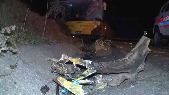 İ̇ett Otobüsüyle Servis Aracı Çarpıştı: 3 Yaralı