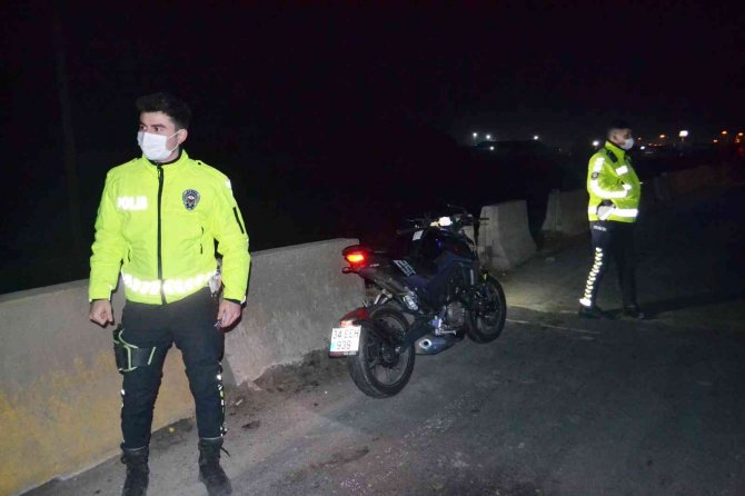 Ata Çarpan Motosikletli Yaralandı