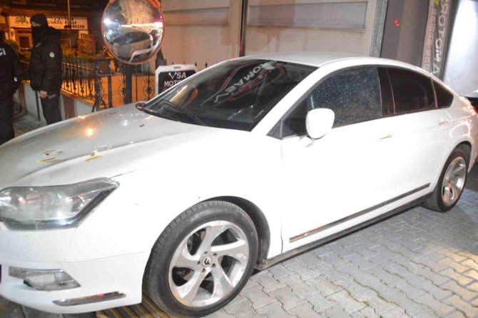 Bakırköy’deki Silahlı Çatışmada Zarar Gören 7 Otomobil Yerinden Kaldırıldı