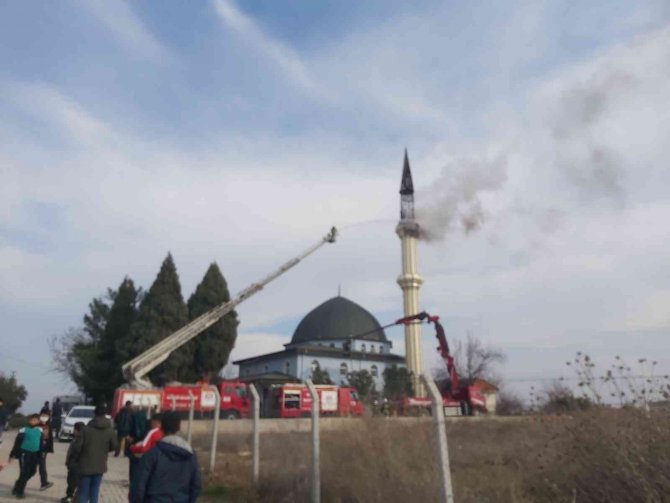 Bilecik’te Cami Külahının Tadilatı Sırasında Yangın