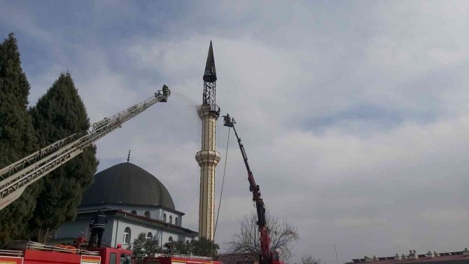 Bilecik’te Cami Külahının Tadilatı Sırasında Yangın