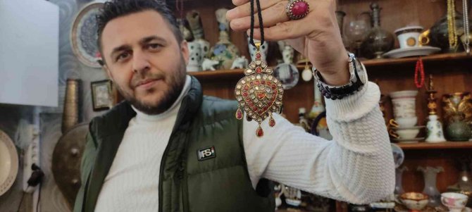 Bu Sevgililer Günü’nde Antik Takılar Moda