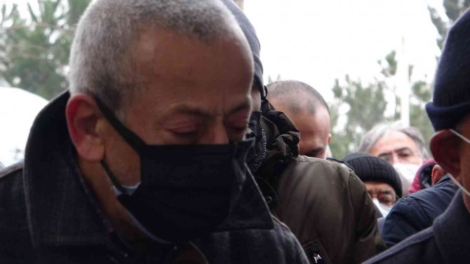 Polis Memuru Eski Eşi Tarafından Vurularak Öldürülen Yasemin Öğretmen Son Yolculuğuna Uğurlandı
