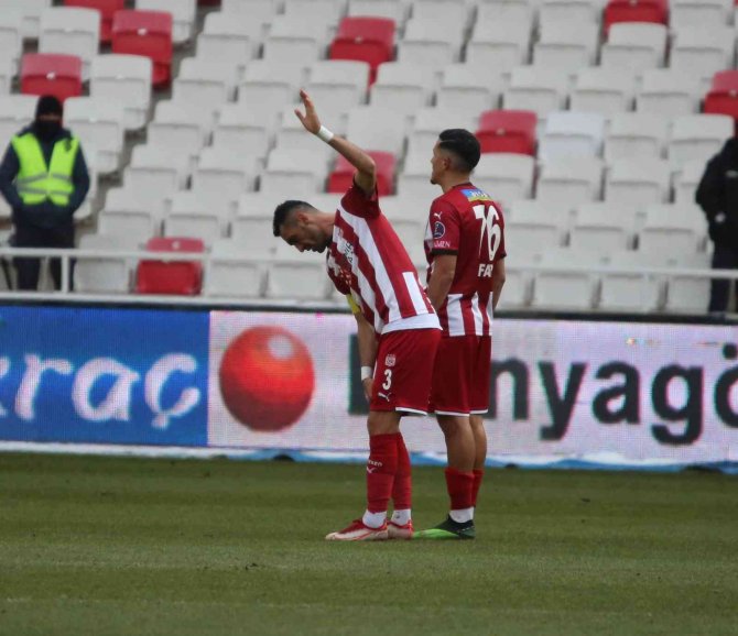 Sivasspor’da Uğur Çiftçi Maç Sonu 3’lü Çektirdi