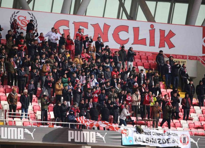 Sivasspor’da Uğur Çiftçi Maç Sonu 3’lü Çektirdi