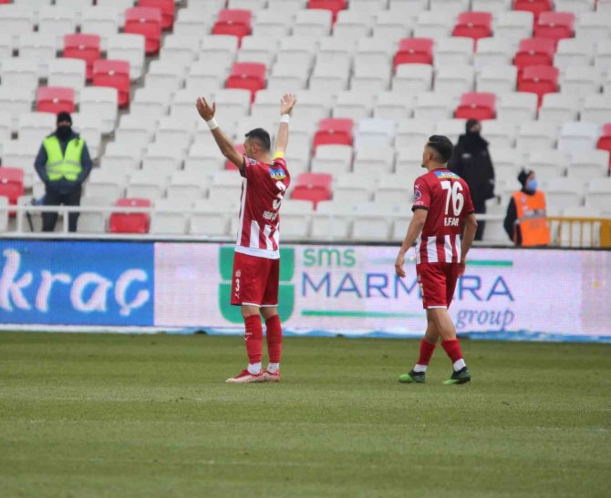 Sivasspor’da Uğur Çiftçi Maç Sonu 3’lü Çektirdi