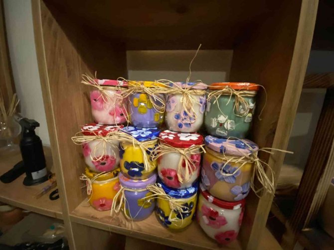 Genç Kadın Girişimci Ürettiği Doğal Kokulu Mumlarla Dünyaya Açılmayı Hedefliyor