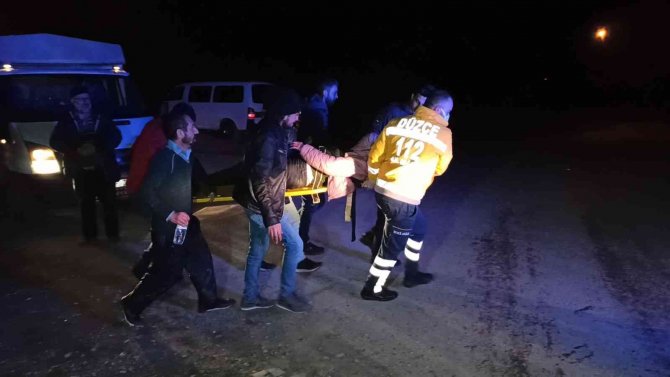 Düzce’de Otomobil Dereye Uçtu, 3 Yaralı