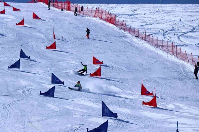 Ergan Dağında Snowboard Alpine 2. Etap Yarışmaları Başladı