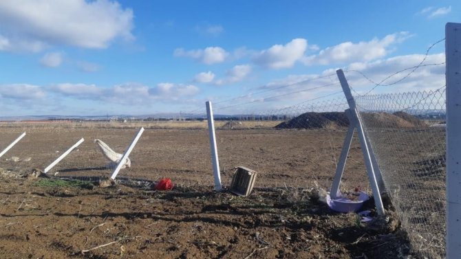 Eskişehir’de Şiddetli Lodos Seralara Maddi Zarar Verdi