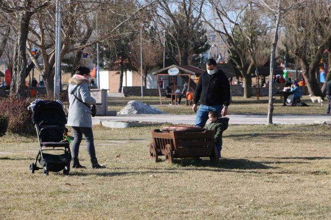 Kış Güneşi Başkent’te Parkları Renklendirdi