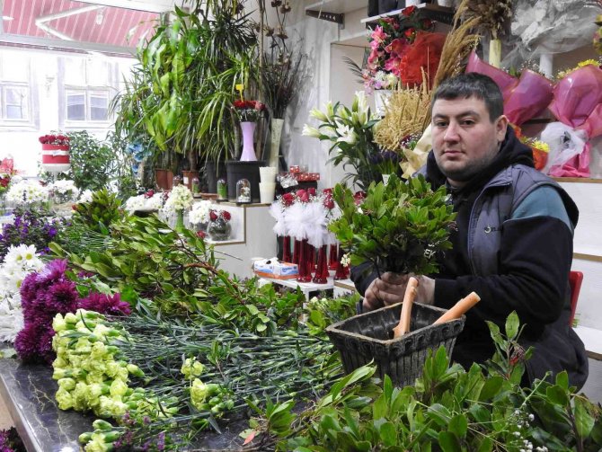 Salgında Zor Günler Geçiren Çiçekçiler Bu Yıl Satışlardan Umutlu
