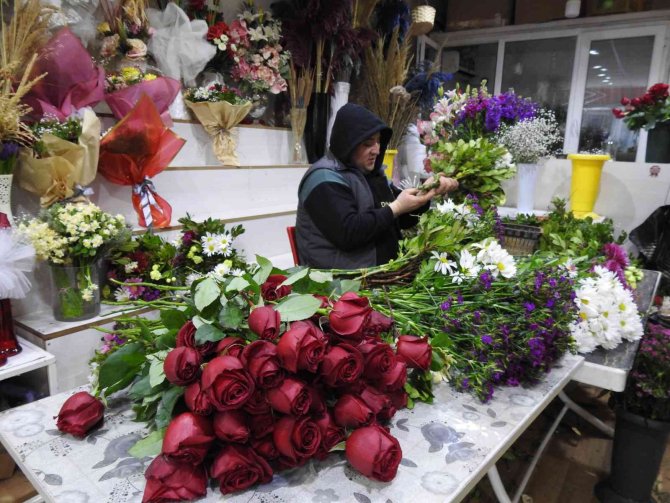 Salgında Zor Günler Geçiren Çiçekçiler Bu Yıl Satışlardan Umutlu