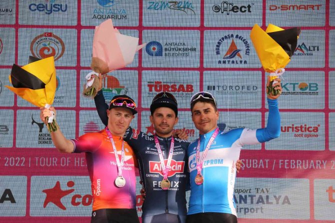 Tour Of Antalya Sona Erdi, Bakan Kasapoğlu Dereceye Giren Sporcuları Tebrik Etti