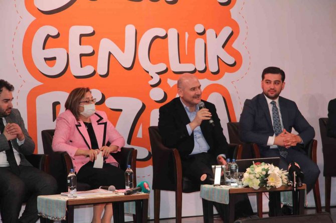 İ̇çişleri Bakanı Soylu, Gaziantep’te Gençlerle Buluştu