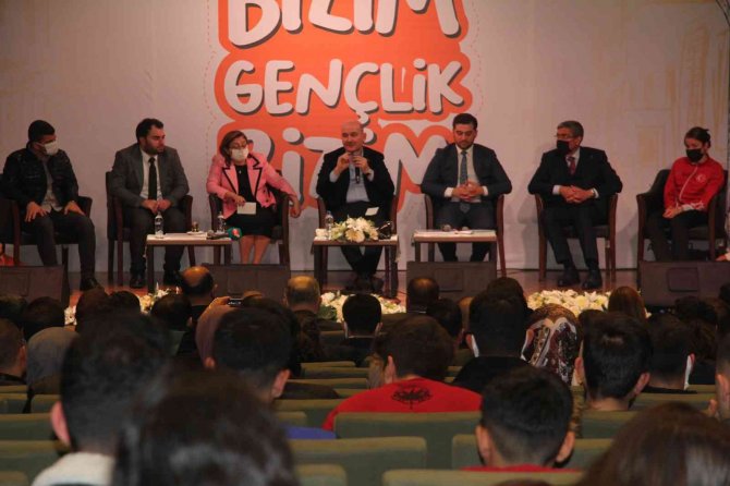 İ̇çişleri Bakanı Soylu, Gaziantep’te Gençlerle Buluştu