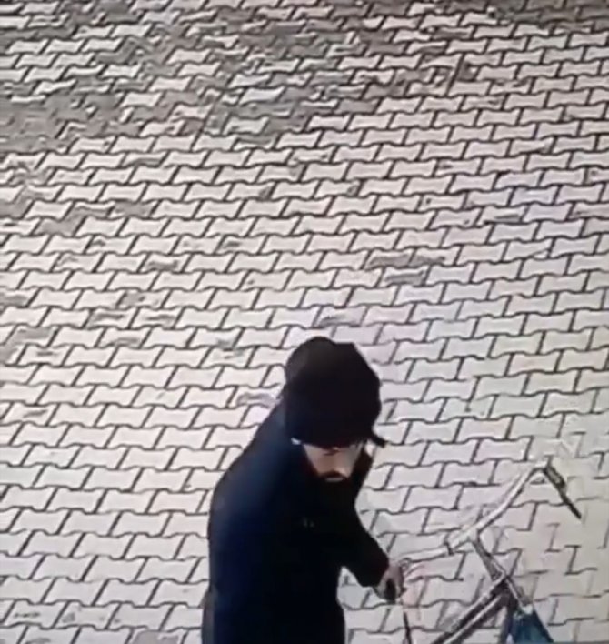 Iğdır’da Bisiklet Hırsızlığı Güvenlik Kamerasında