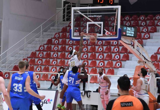 Ing Basketbol Süper Ligi: Aliağa Petkim Spor: 72 - Büyükçekmece Basketbol: 74