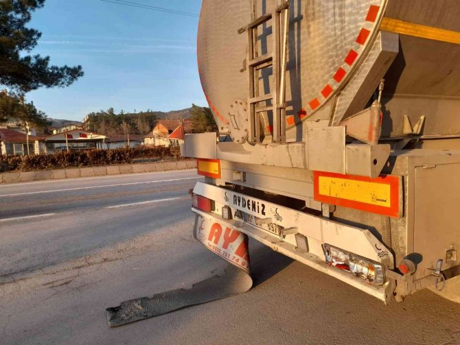 Kırmızı Işıkta Duran Tıra Arkadan Çarptı: 1 Yaralı