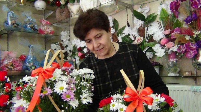 Karslı Çiçekçilerde 14 Şubat Yoğunluğu