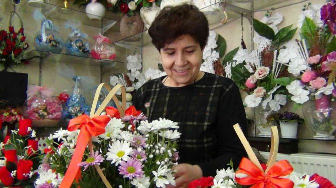 Karslı Çiçekçilerde 14 Şubat Yoğunluğu