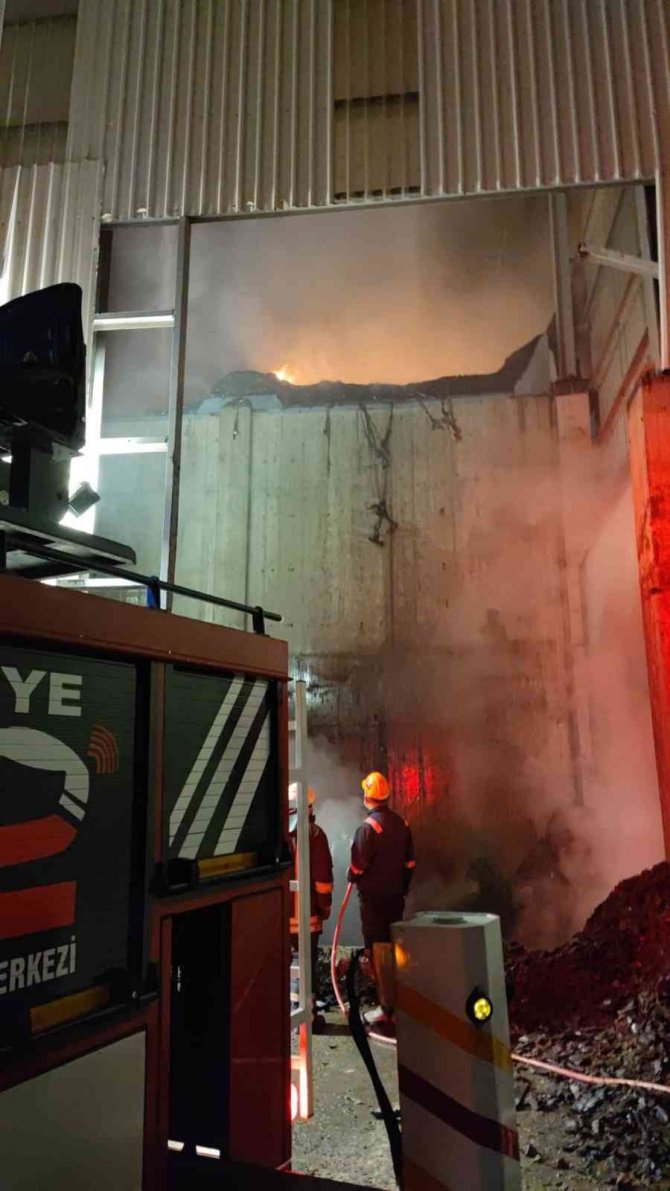 Çimento Fabrikasının Geri Dönüşüm Bölümünde Korkutan Yangın