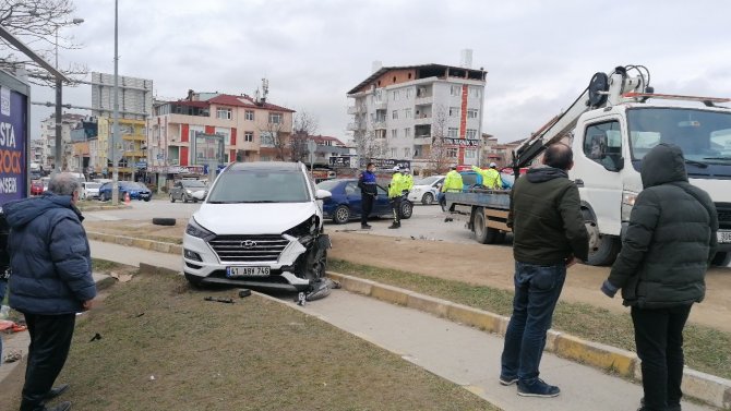 Pazar Alışverişinden Dönerken Otomobilin Altında Sıkıştı