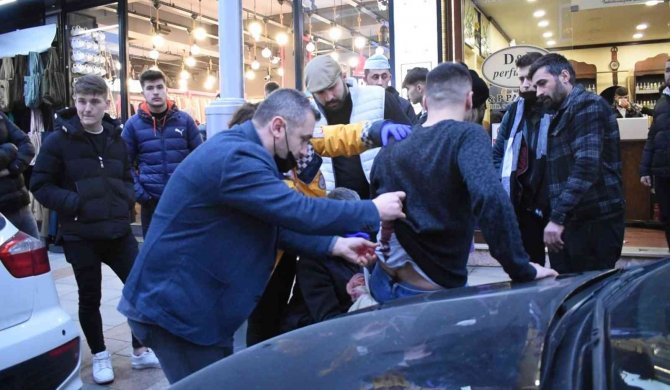 Yolda Yürüyen İki Arkadaşı Bıçaklayarak Kayıplara Karıştı